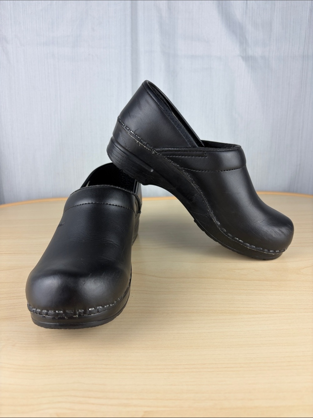 Sanita Black Leather Professional Clogs Closed Toe Women’s Size 37 US 6